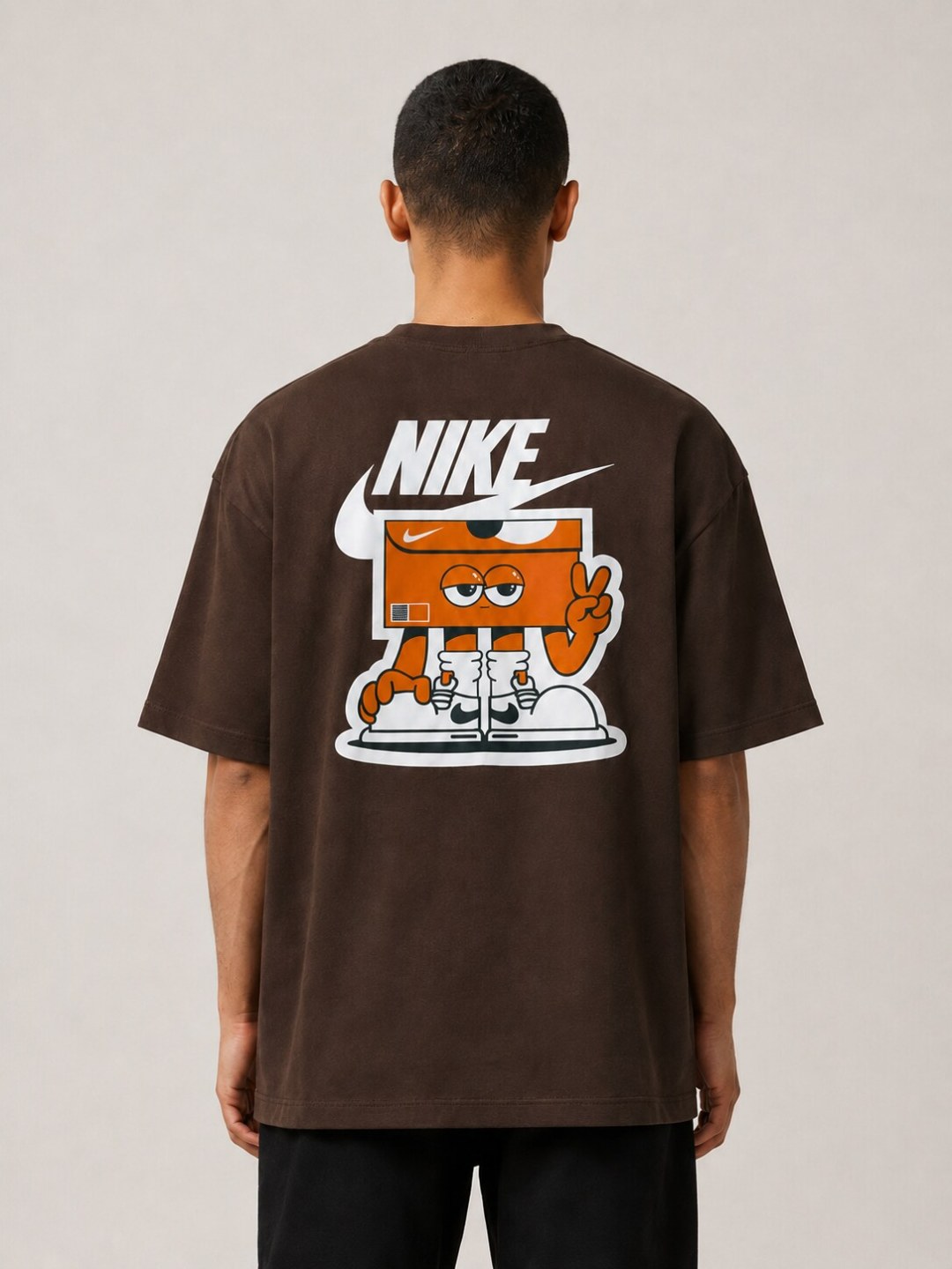 Camiseta Nike Oversized Street Box- Marrom — foto 2